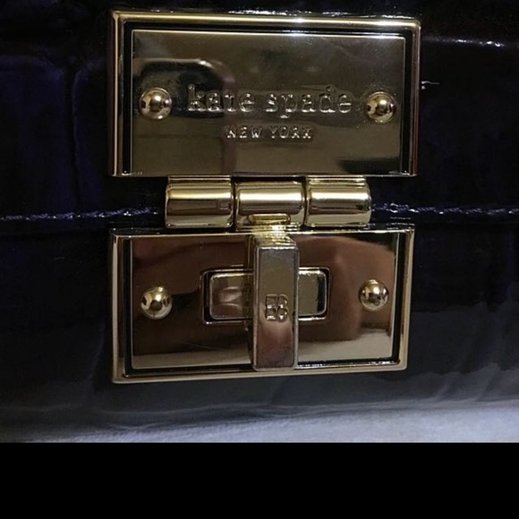 Gorgeous EUC croc embossed Kate Spade crossbody in eggplant - Picture 3 of 10